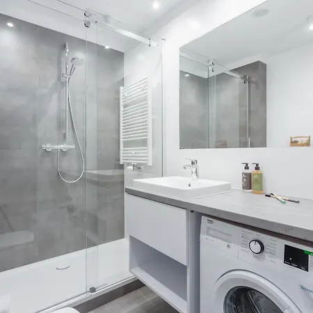 Deo Plaza - By Rent Like Danzig